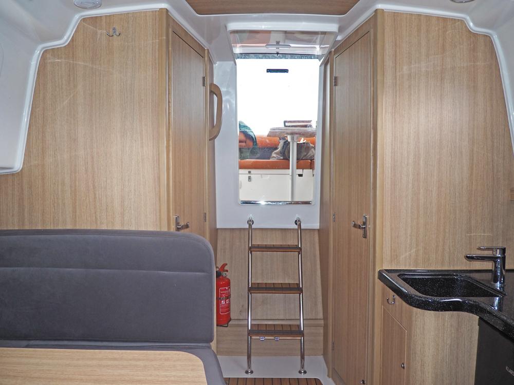 Salon, Accommodatie